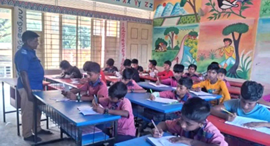 পরীক্ষার হলে এবার গ্রামপুলিশ!